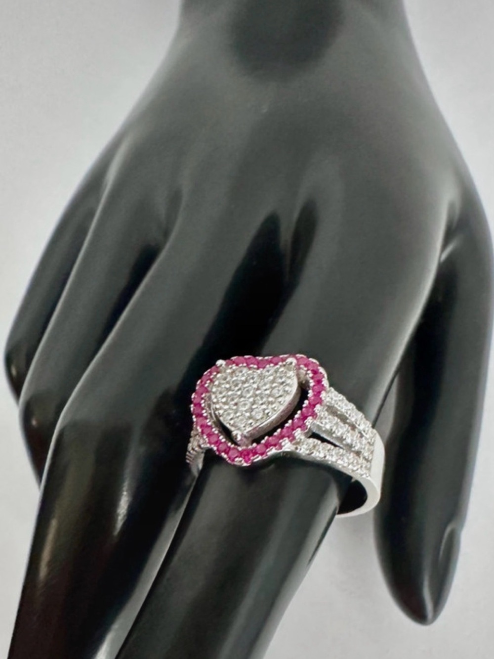 Heart Halo Pavé Ring
Sterling Silver 925 | Size 7 | Zirconia
